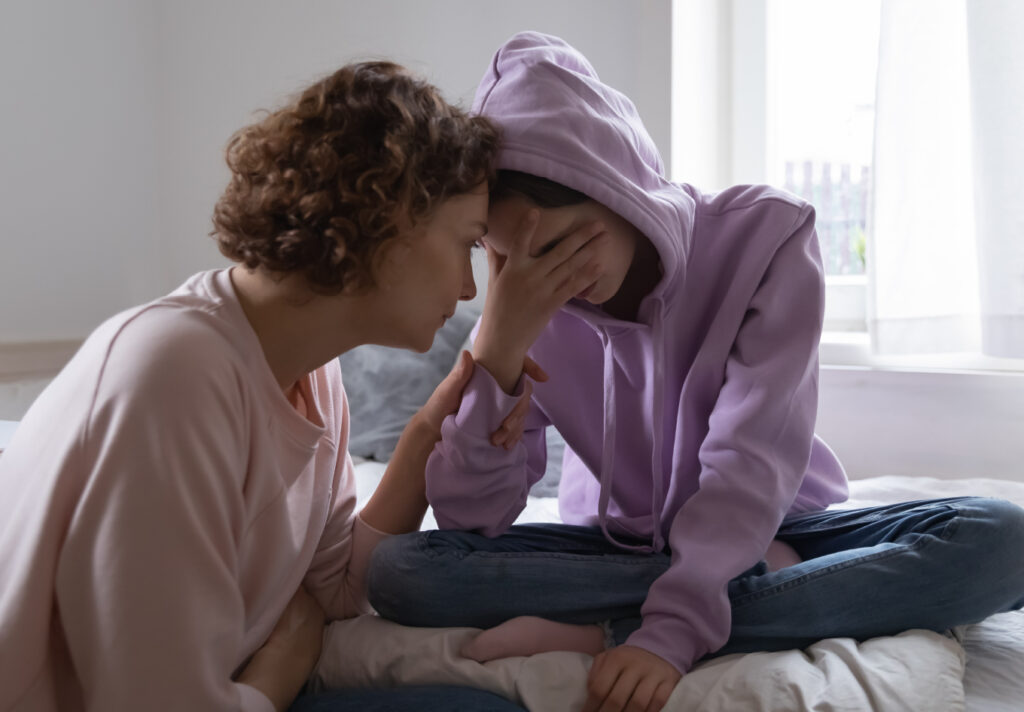 Furtuna preadolescenței și adolescenței: cum să le fim ancoră și să le dăm aripi