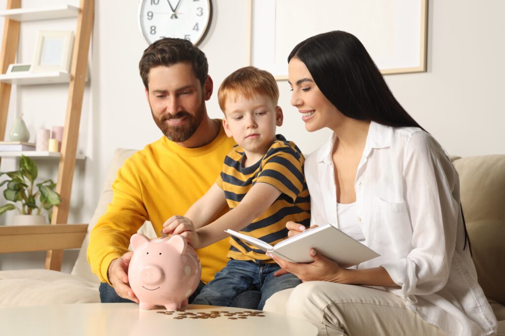 Învață-ți copilul despre bani: cum pui bazele unei educații financiare corecte